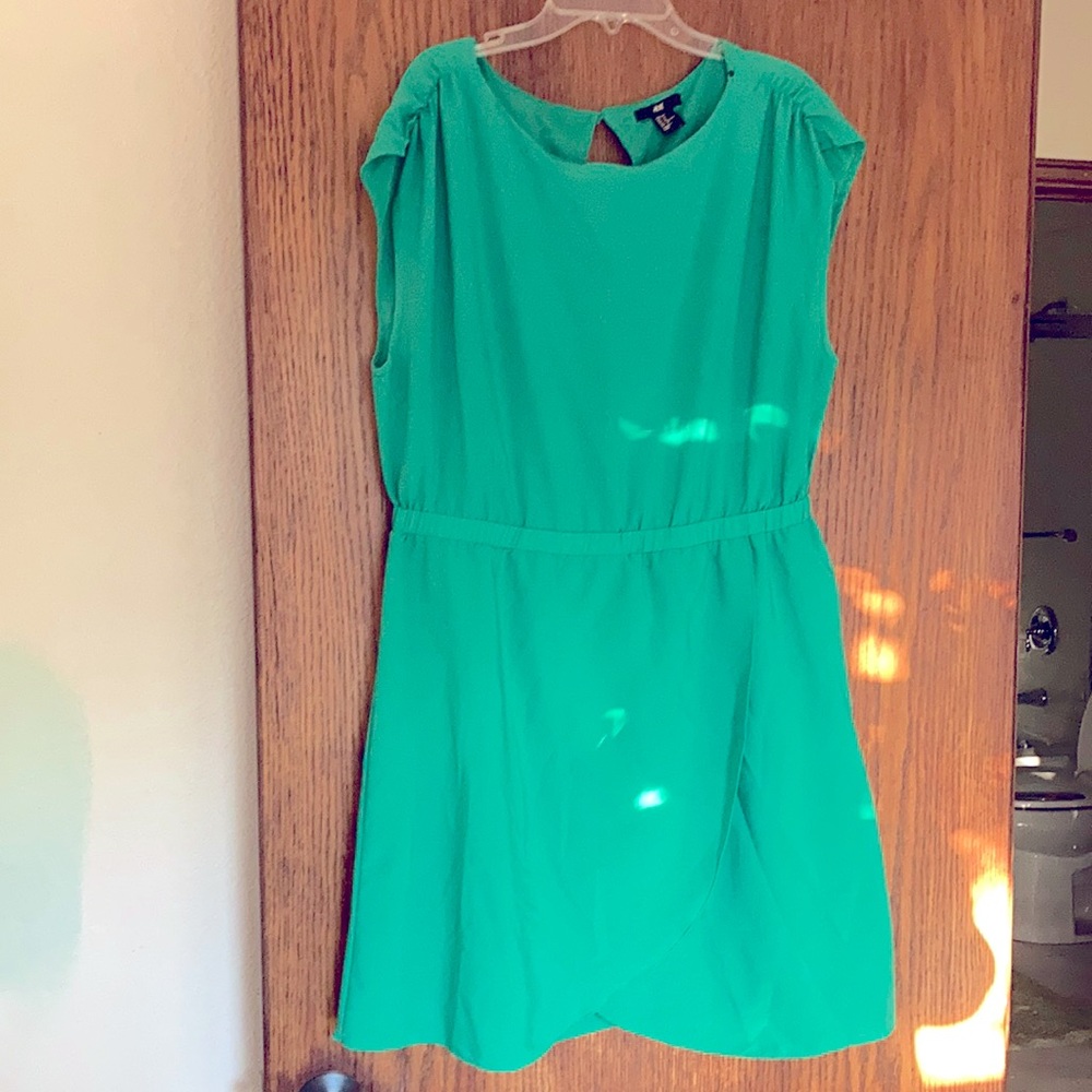 Green cap sleeve dress